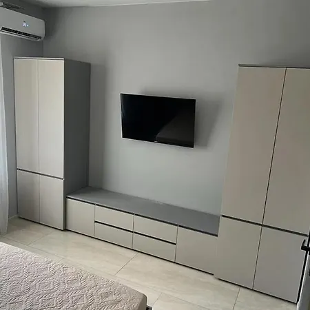 Apartment однокімнатна на 1му поверсі Odesa